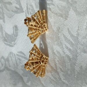Vintage Avon 1980s goldtone lace fan clip-on earrings